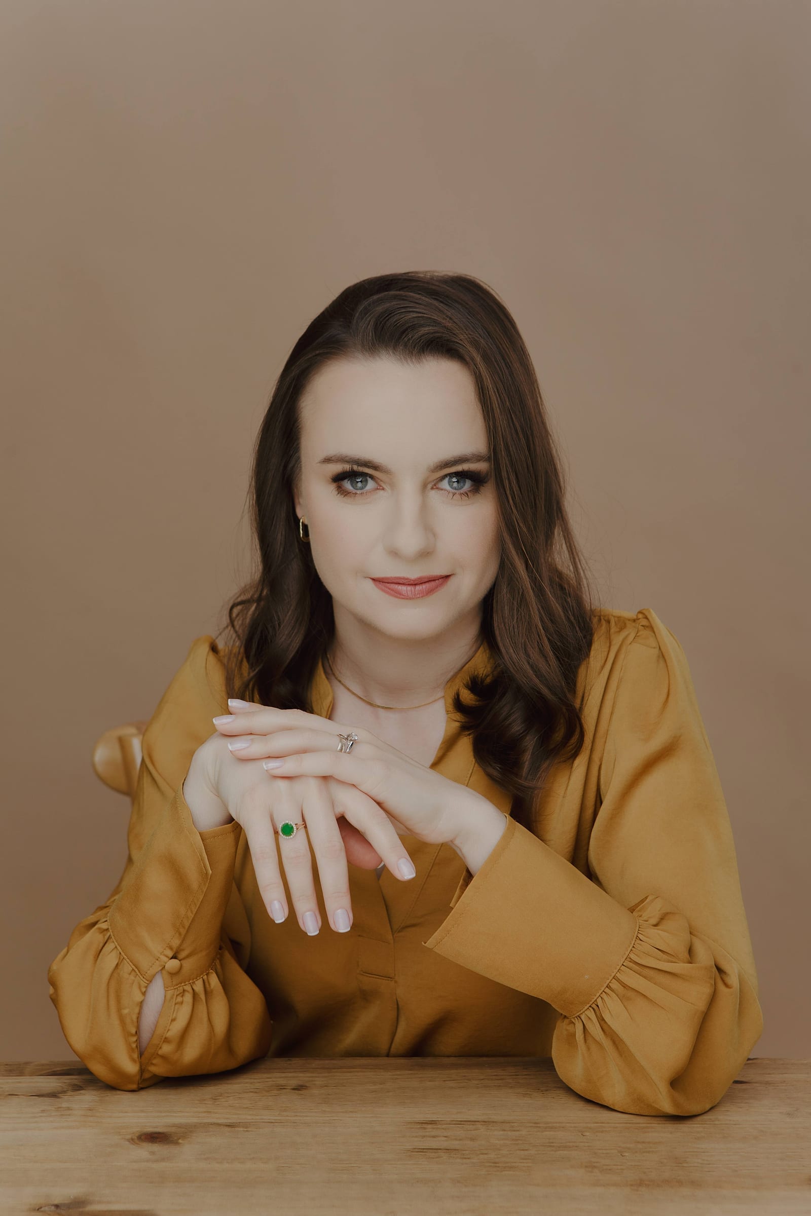 Dra. Maíra Rossmann em consulta humanizada